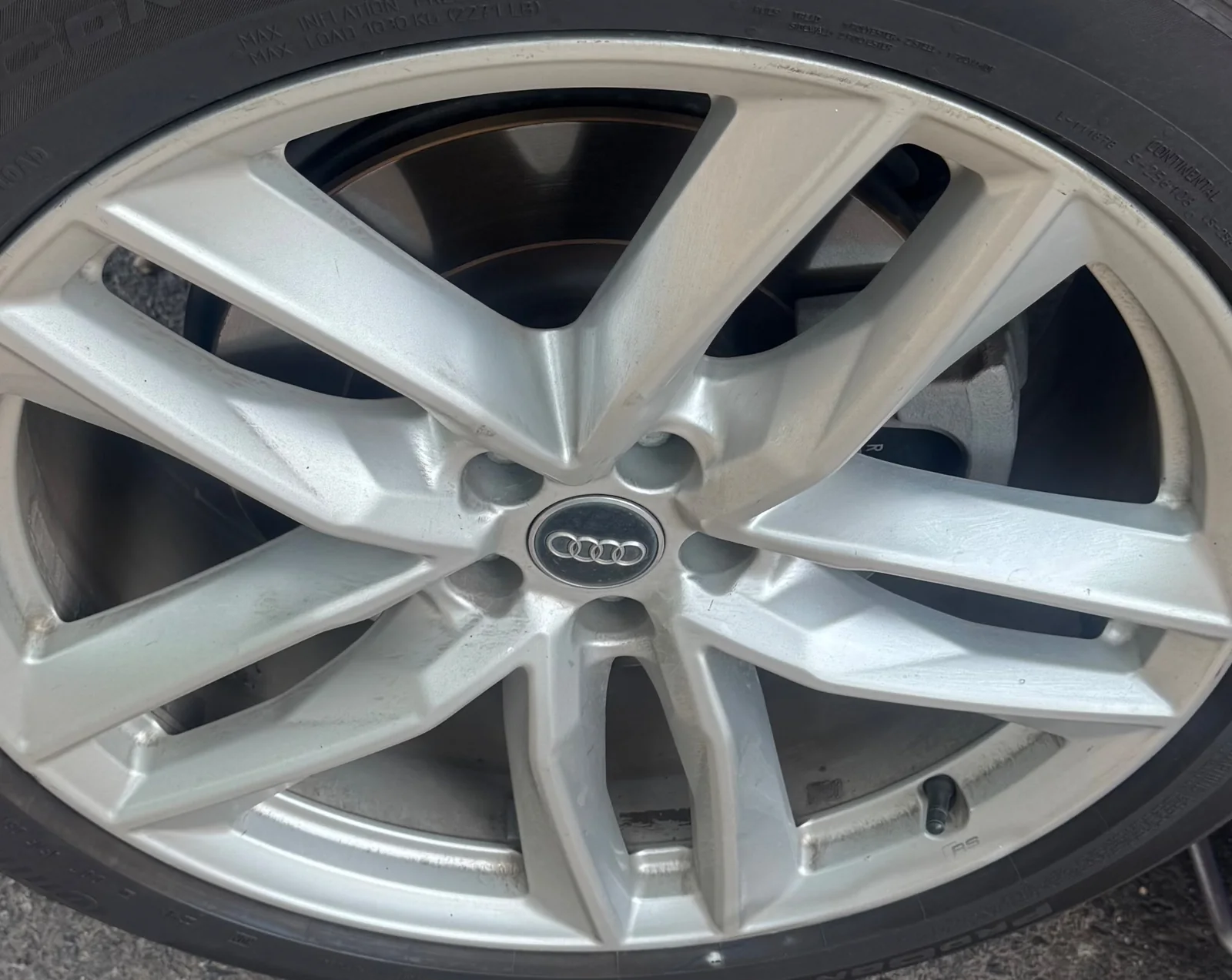 Audi wheel before repair